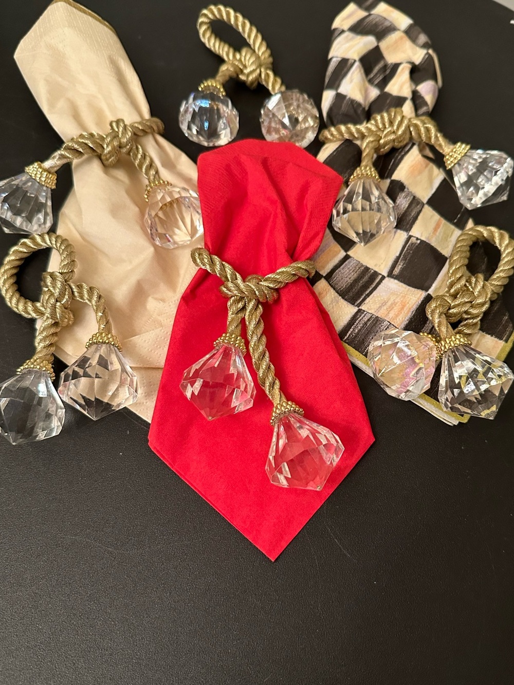Set up six gold rope napkin rings